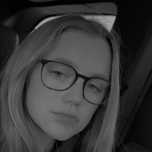 Meet your Posher, Ella